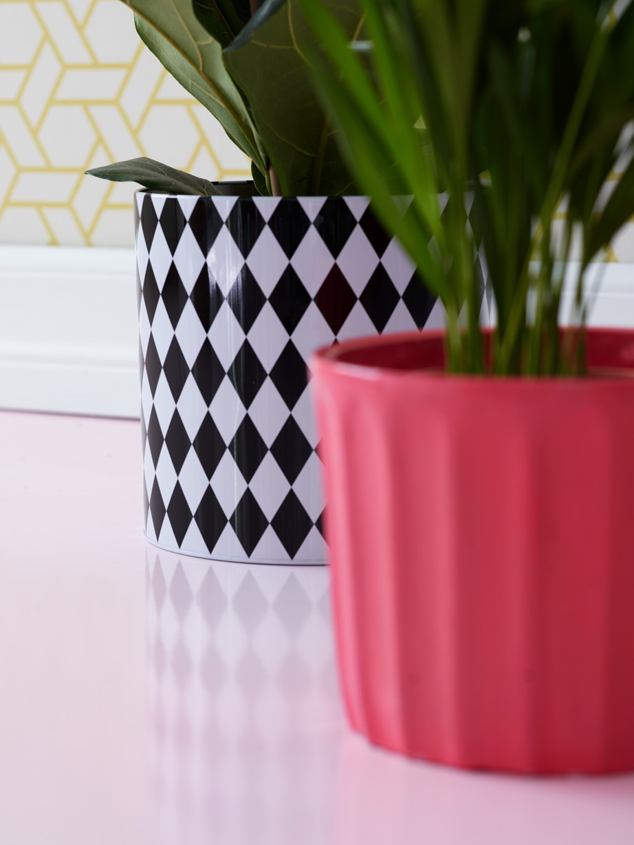 Blomsterpotte spraymalet med metallmaling