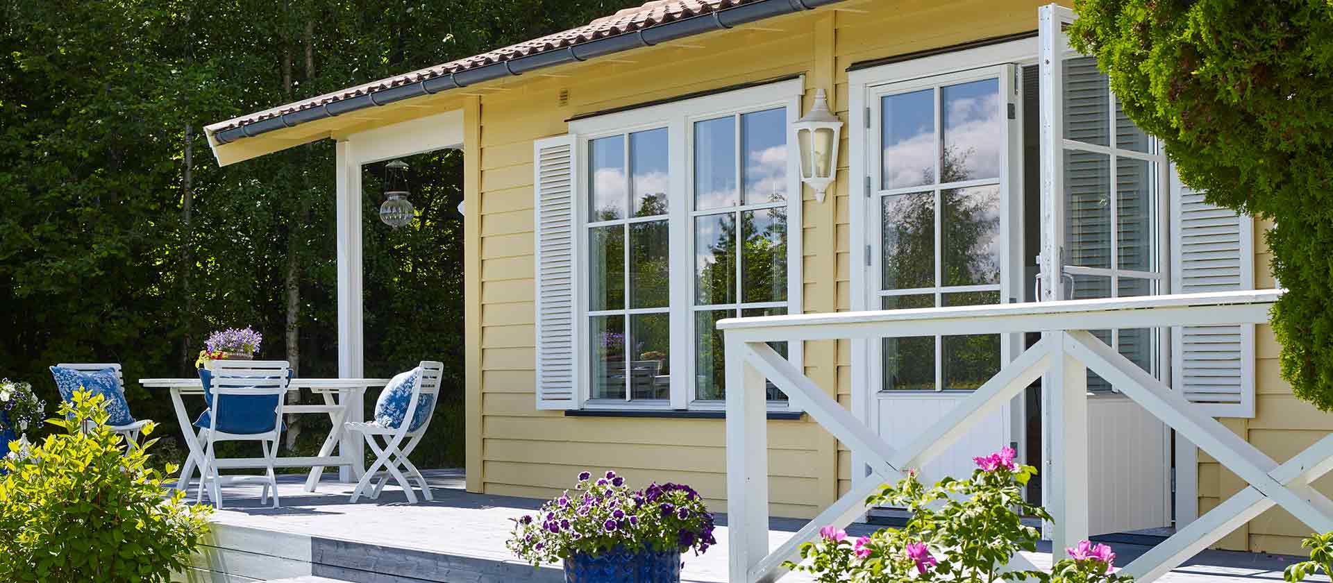 Gul sommerhytte