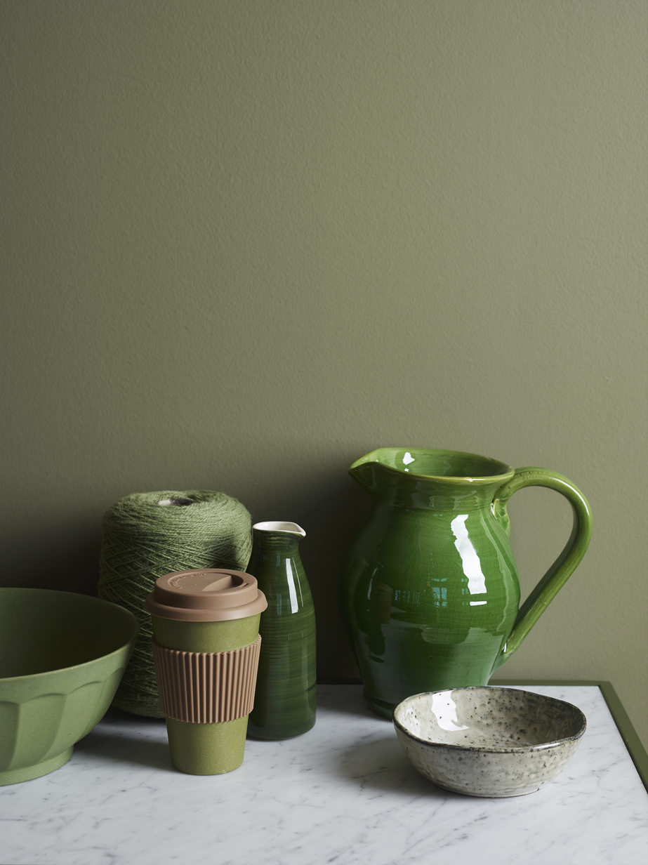 Lady_8469_Green_Leaf_2.jpg