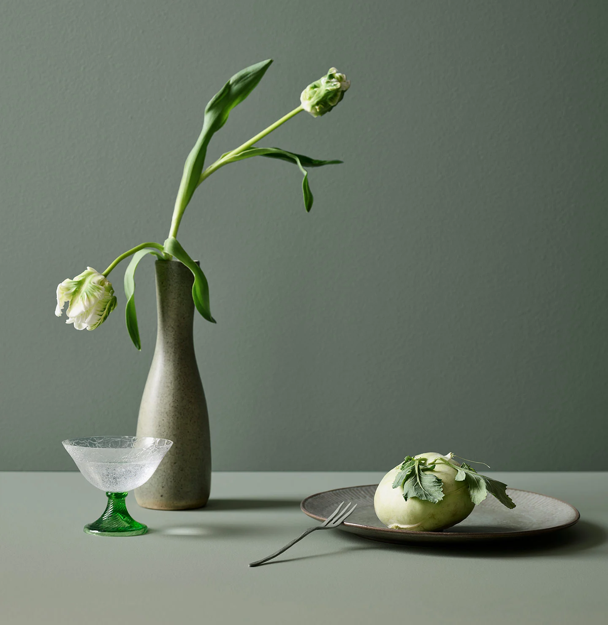 025-jotun-7686-mindful-green-7685-subtle-green_1440x1480.png