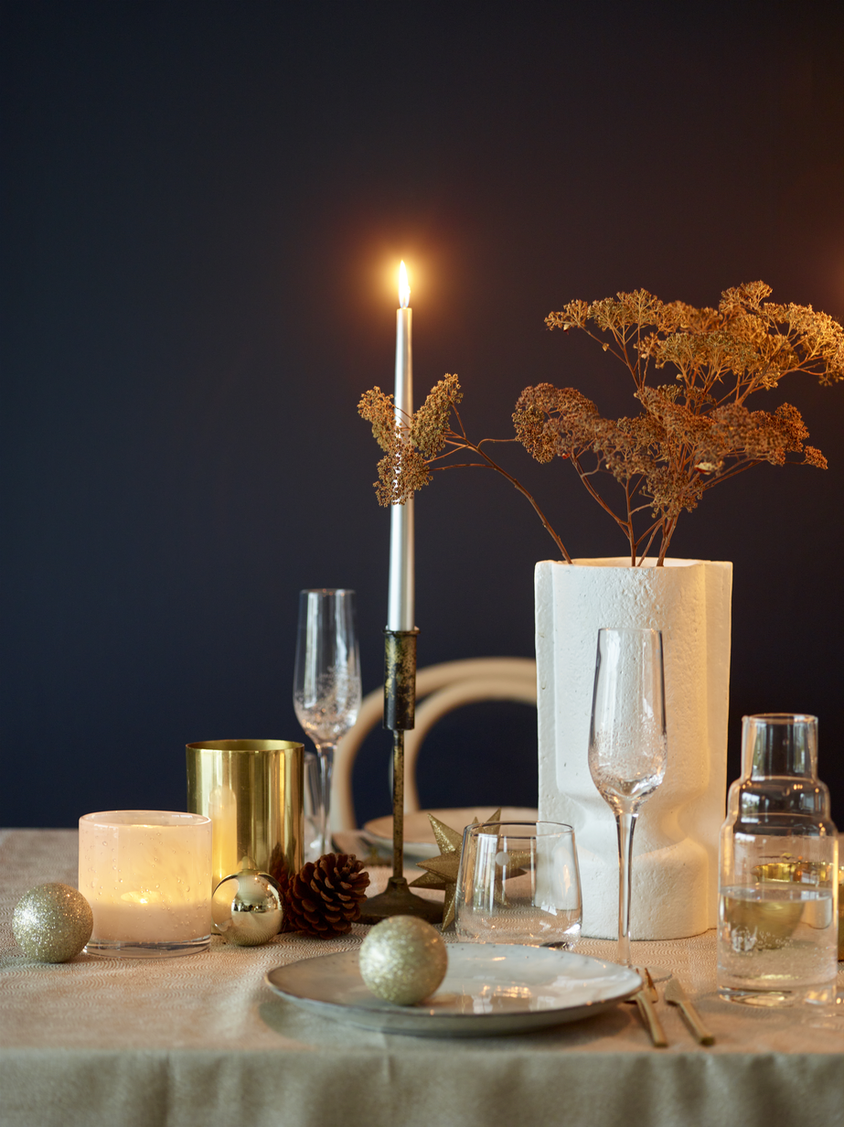 FR1372 August nyttårsbord_02 (1).jpg