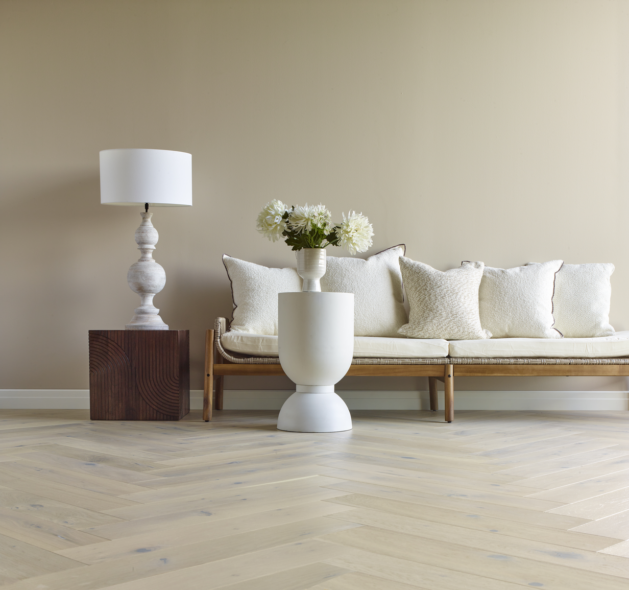 Saga Herringbone Pearl Parkett