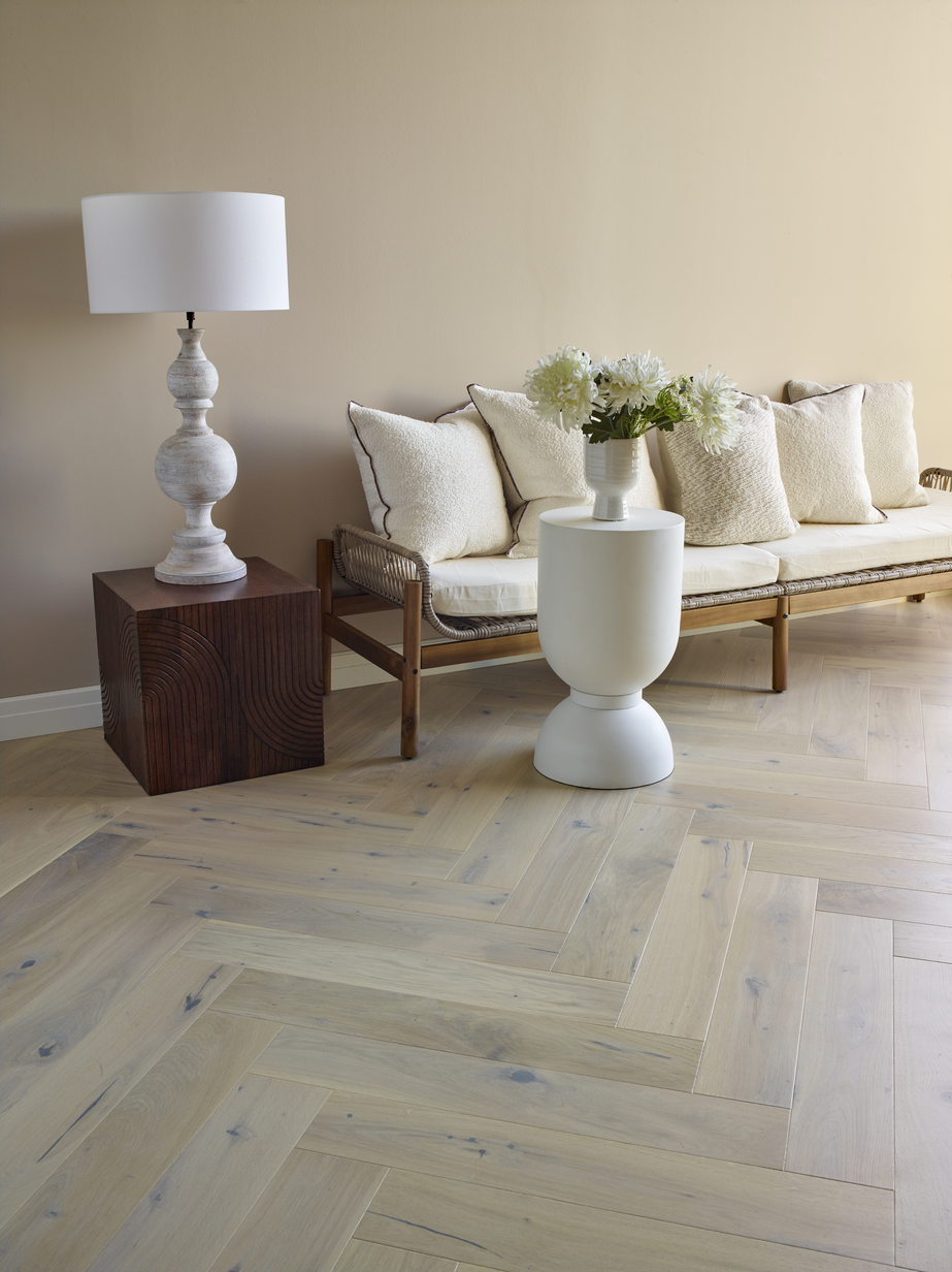 Saga Herringbone Pearl Parkett