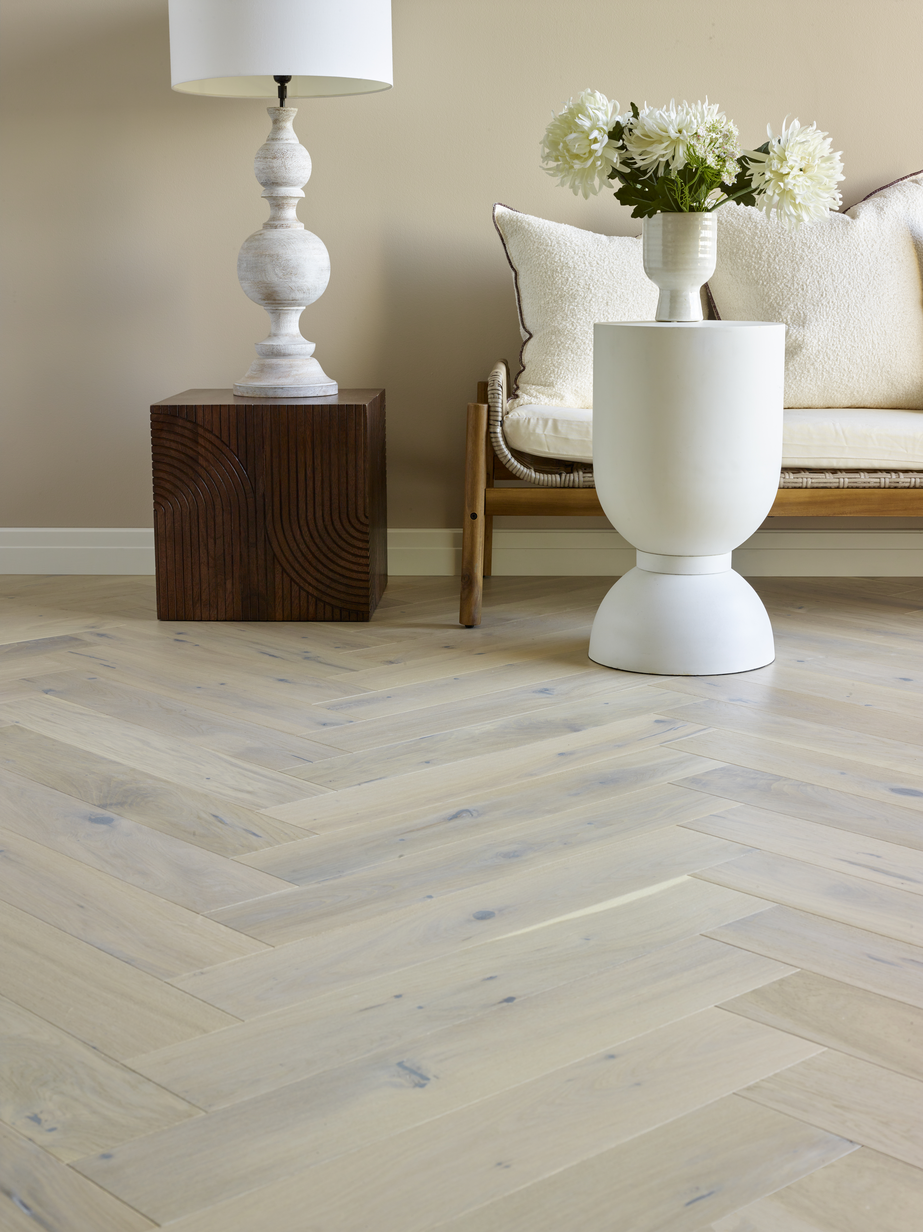 Saga Herringbone Pearl Parkett