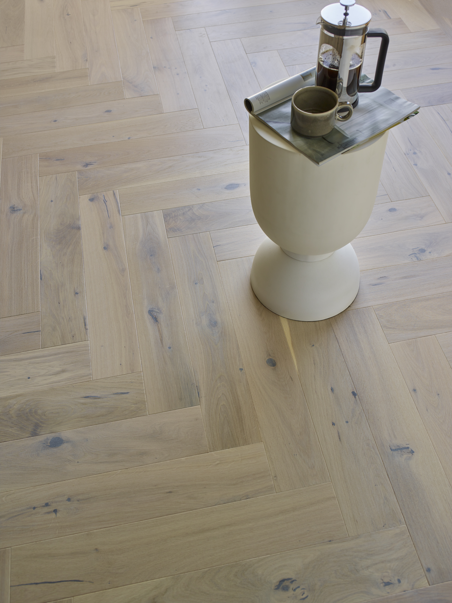 Saga Herringbone Pearl Parkett