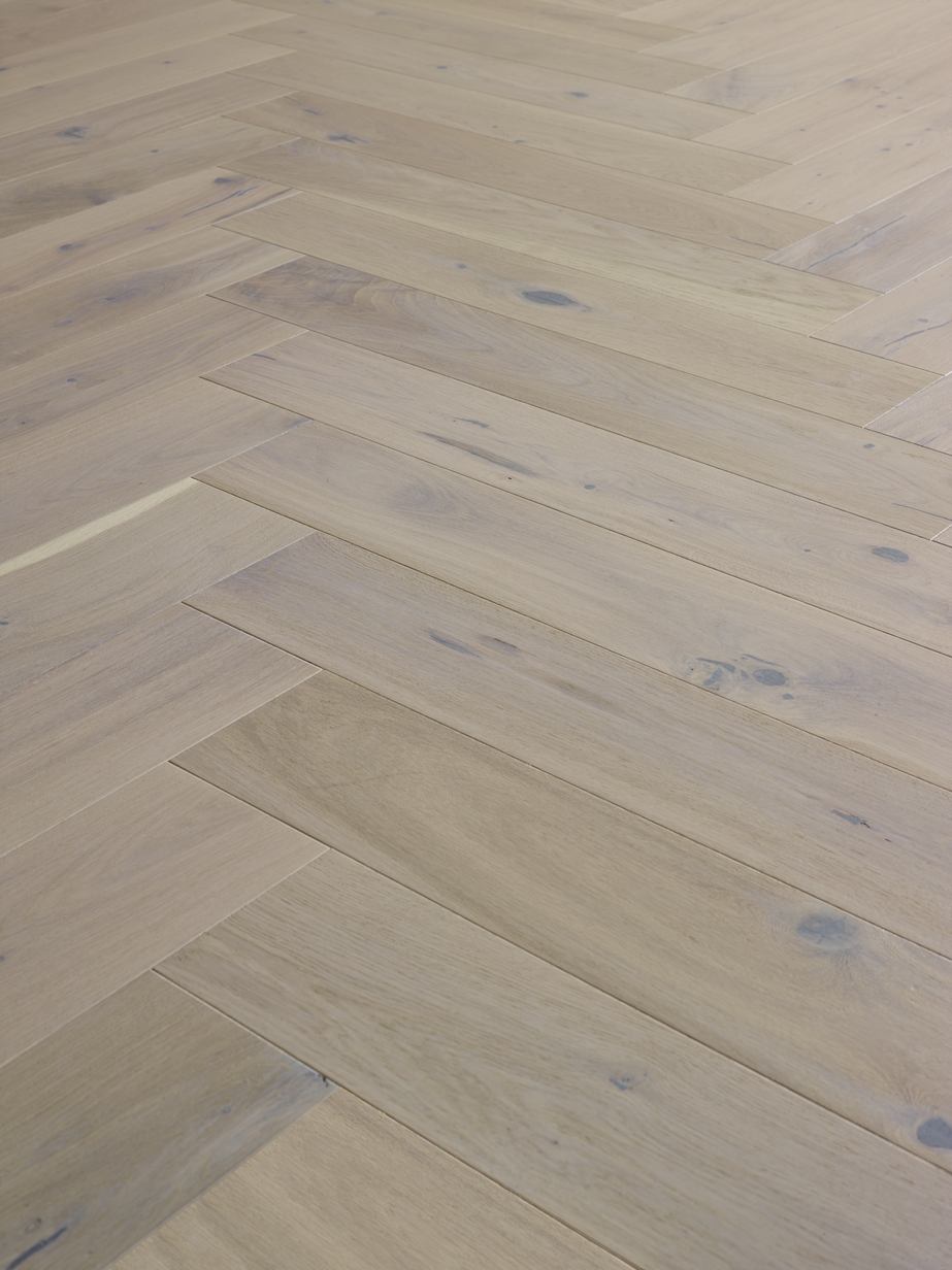 Saga Herringbone Pearl Parkett