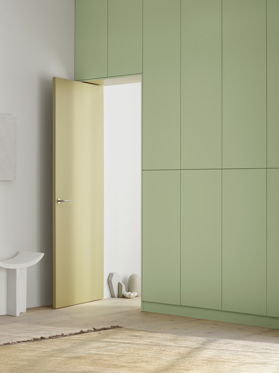 JOTUN-LADY-skap-7386-Pistachio-1775-dor-Fresh-Pasta-1622-vegg-Refleksjon.jpg